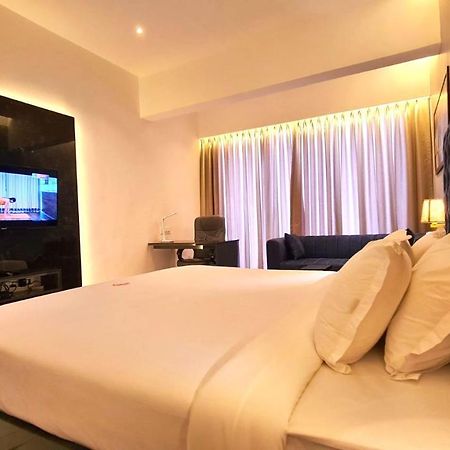 Galaxy Club & Hotel Bijāpur Buitenkant foto