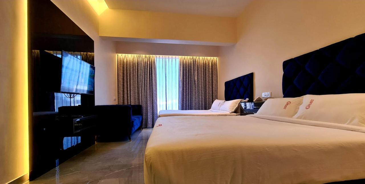 Galaxy Club & Hotel Bijāpur Buitenkant foto