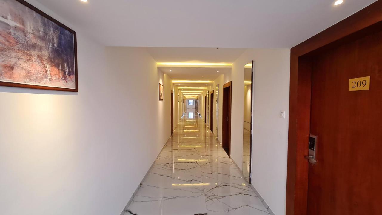 Galaxy Club & Hotel Bijāpur Buitenkant foto