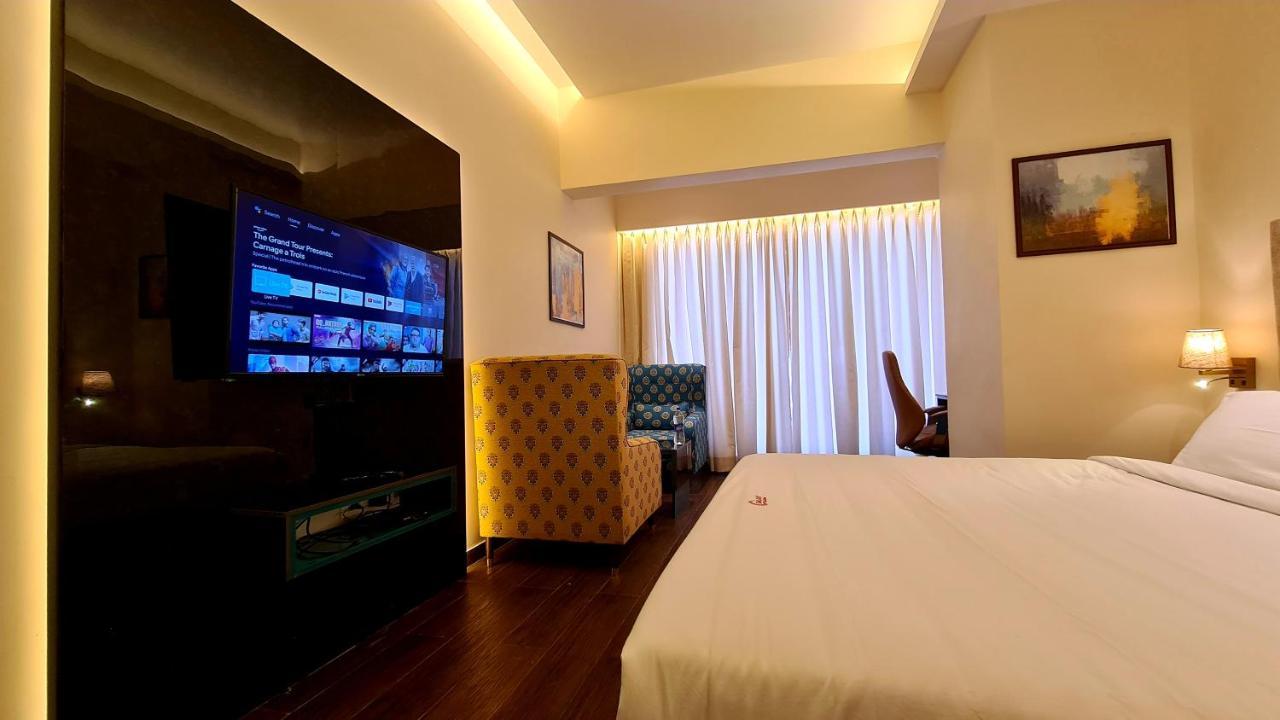 Galaxy Club & Hotel Bijāpur Buitenkant foto