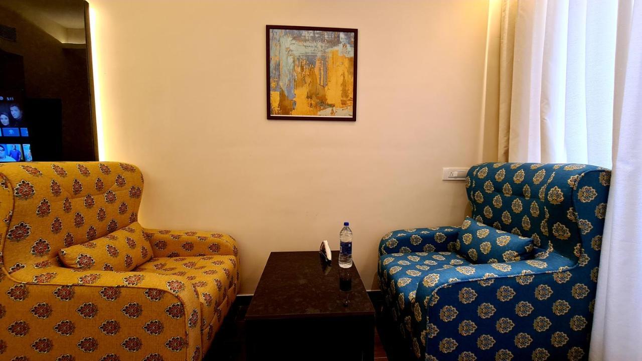 Galaxy Club & Hotel Bijāpur Buitenkant foto