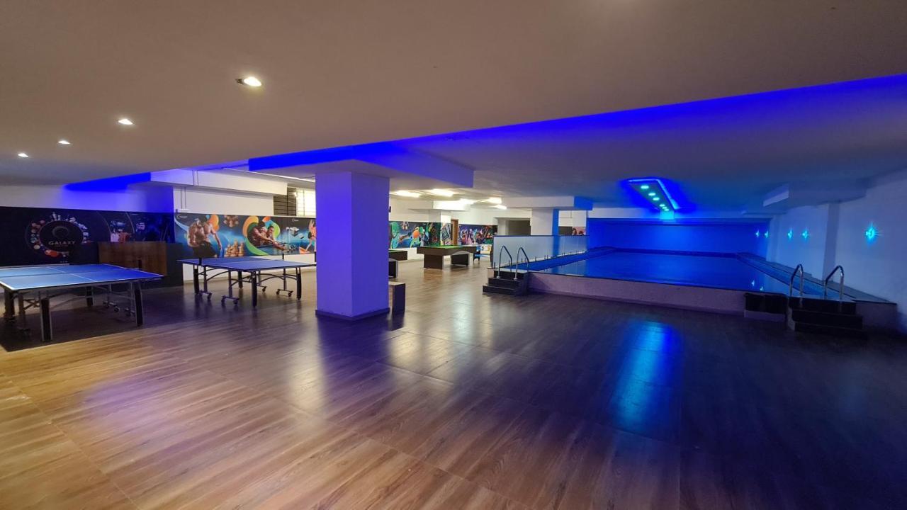 Galaxy Club & Hotel Bijāpur Buitenkant foto