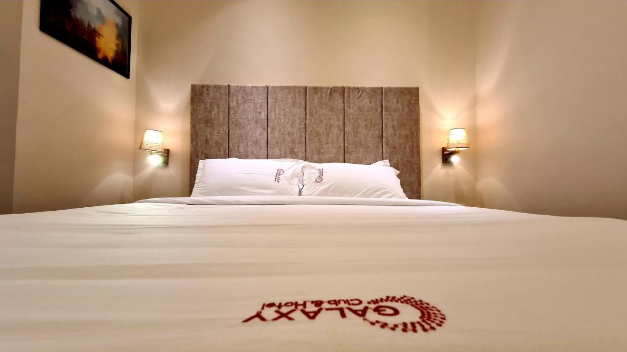 Galaxy Club & Hotel Bijāpur Buitenkant foto