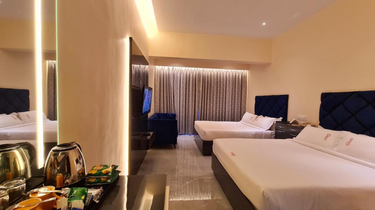 Galaxy Club & Hotel Bijāpur Buitenkant foto