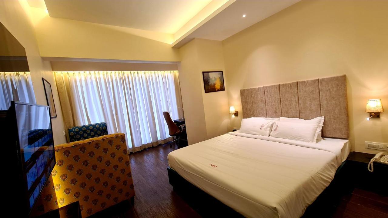 Galaxy Club & Hotel Bijāpur Buitenkant foto