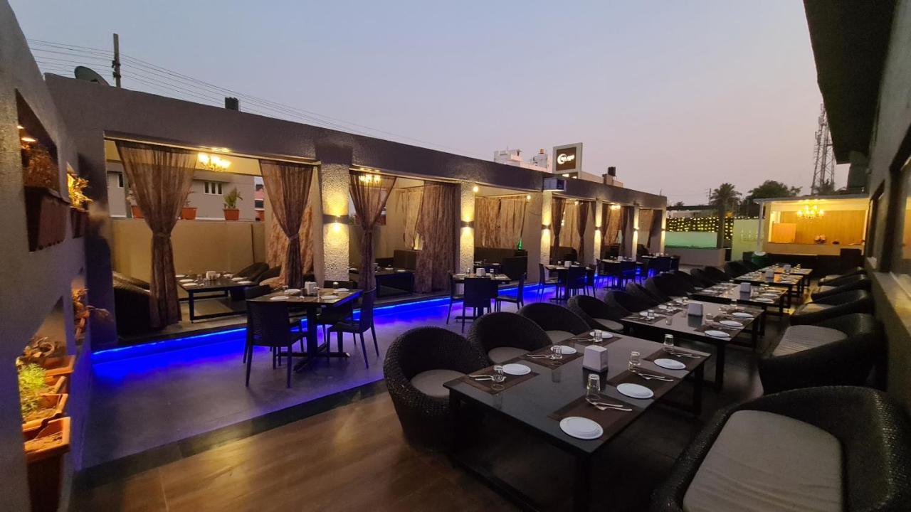 Galaxy Club & Hotel Bijāpur Buitenkant foto