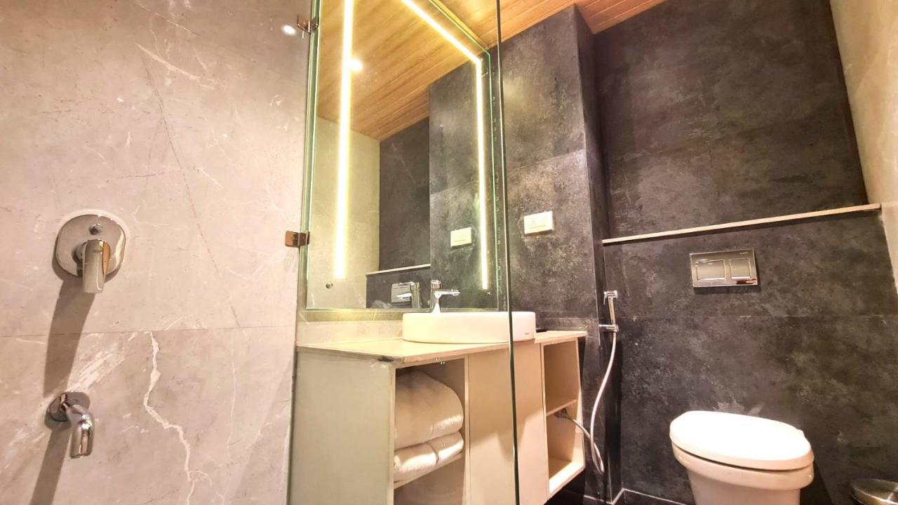 Galaxy Club & Hotel Bijāpur Buitenkant foto