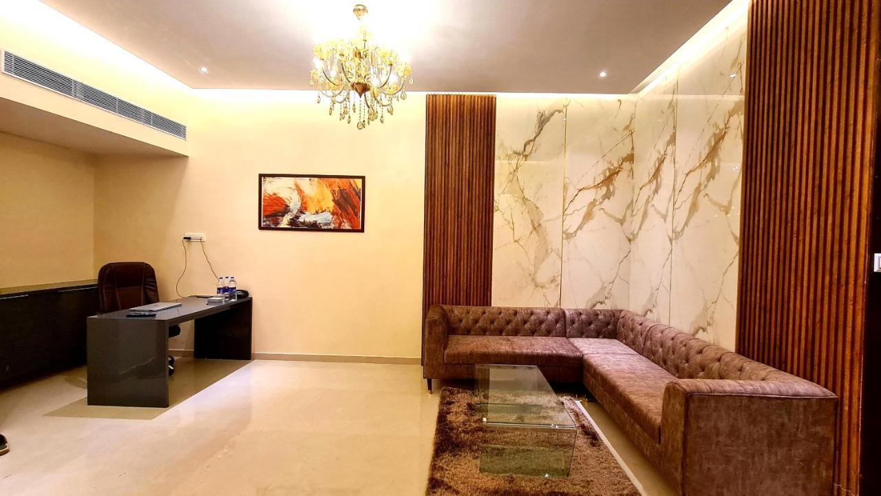 Galaxy Club & Hotel Bijāpur Buitenkant foto