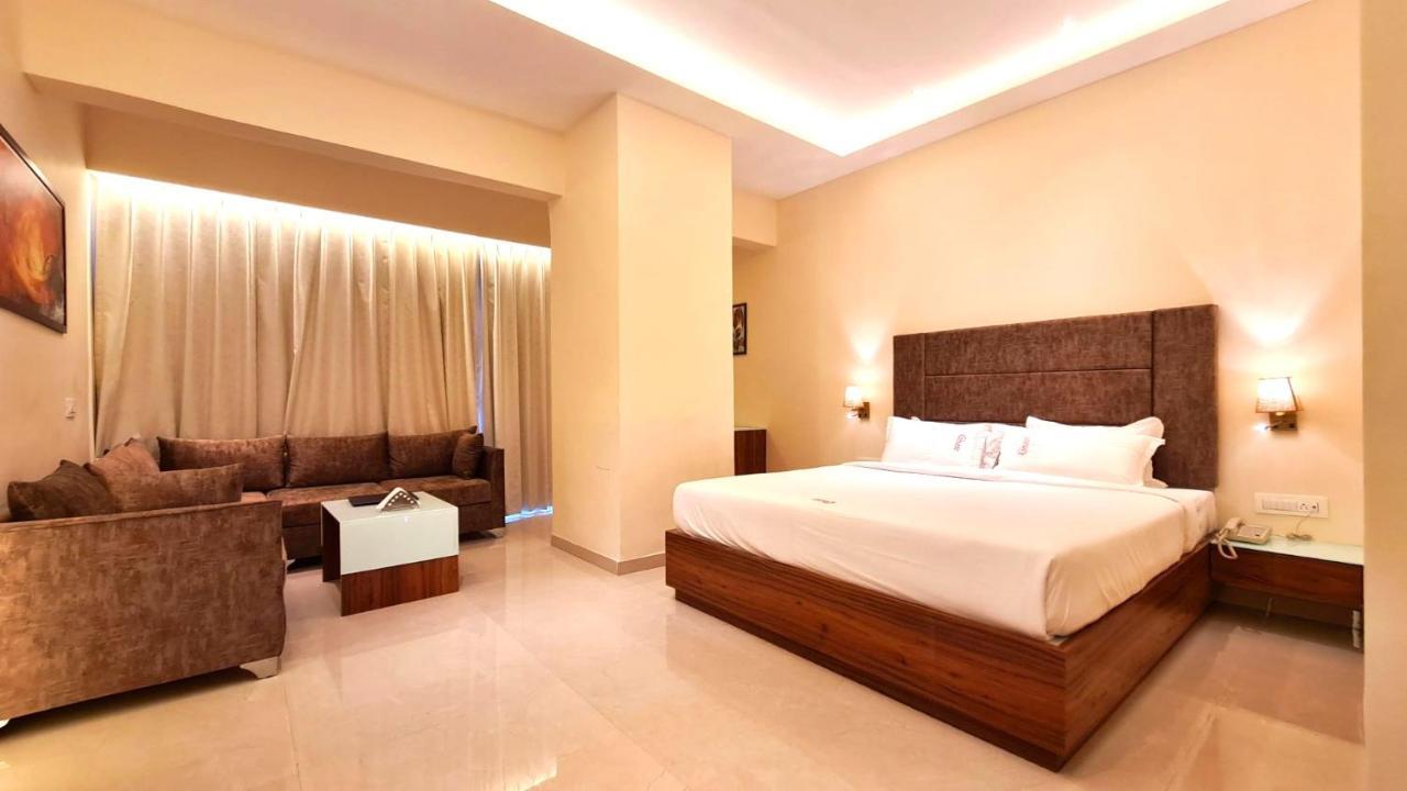 Galaxy Club & Hotel Bijāpur Buitenkant foto