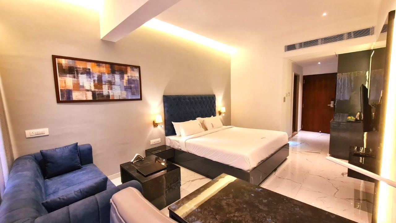 Galaxy Club & Hotel Bijāpur Buitenkant foto